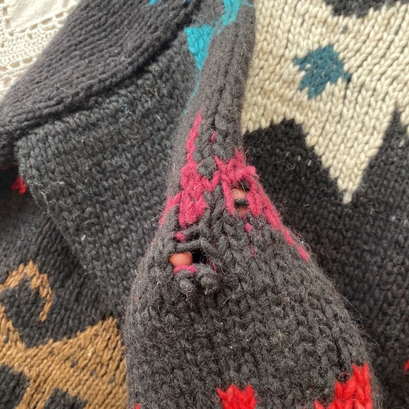 Heavy vintage Ecuador wool sweater - Picture 7 of 10